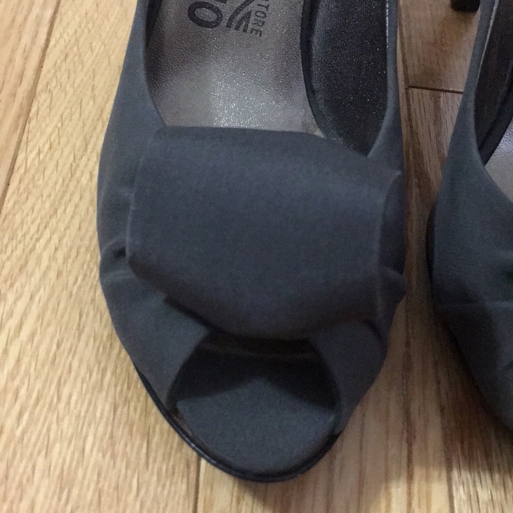 Ferragamo heels - Picture 2 of 7